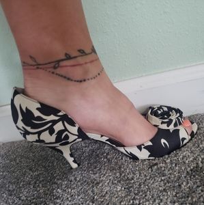 Gregorian Rose Peep Toe Heels 6.5